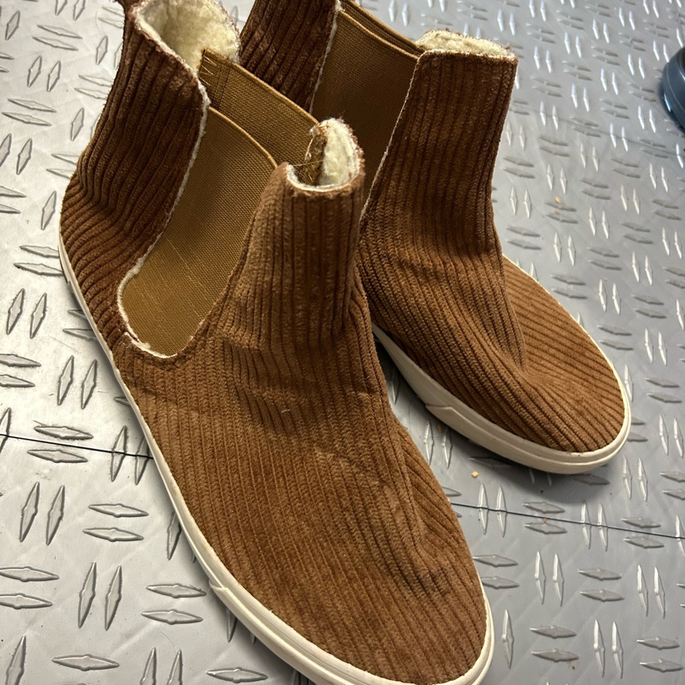 Seavees women’s 11 Laguna Chelsea Boot
Brown Corduroy  worn once
